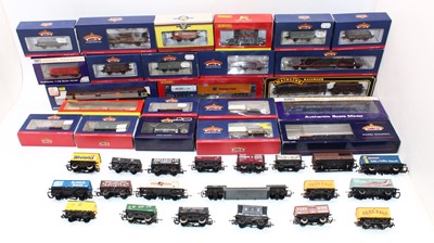 Lot 395 - Two locos & 21 boxed & approx. 20 unboxed...