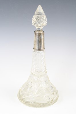 Lot 264 - A George V scent bottle, the hobnail cut clear...