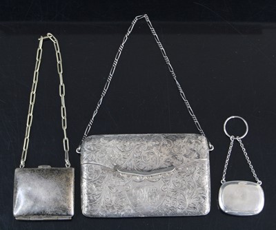 Lot 346 - A George V silver ladies purse in the form of...