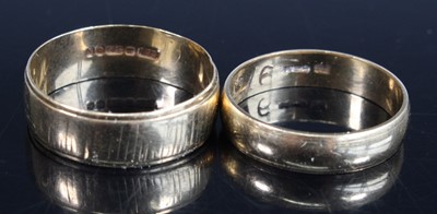 Lot 405 - Two 9ct yellow gold wedding rings, comprising...