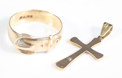 Lot 410 - A yellow metal 6mm buckle ring, size U½, gross...