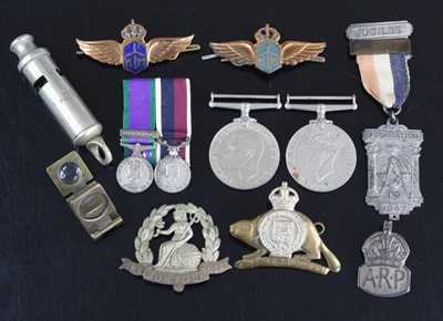 Lot 474 - A pair of miniature medals to include E.R. II...