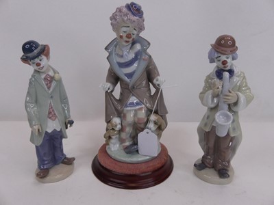 Lot 39 - A Lladro porcelain figure of a clown 'Surprise'...