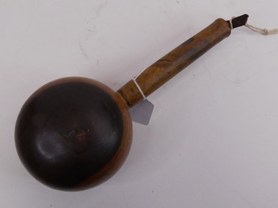 Lot 120 - An African hardwood knobkerrie, 28cm