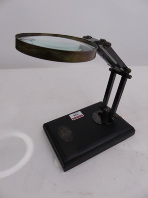 Lot 146 - An adjustable table-top magnifying glass, w.18cm