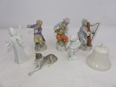 Lot 226 - A collection of mixed ceramics, to include...