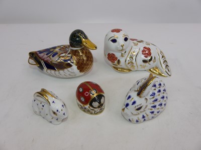 Lot 232 - A collection of five Royal Crown Derby...