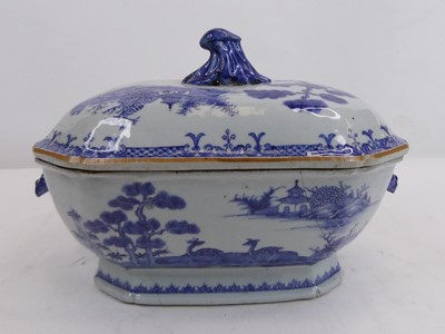 Lot 75 - An 18th century Chinese blue & white porcelain...