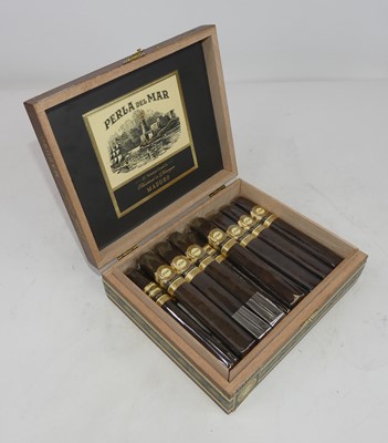 Lot 299 - Twenty-two JC Newman Perla de Mar cigars,...