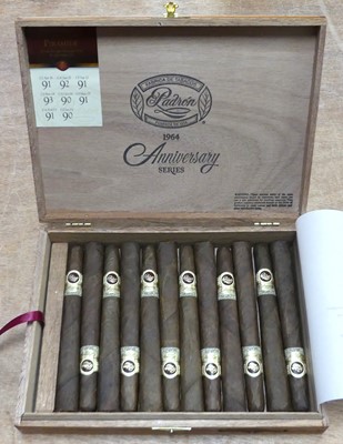 Lot 305 - A box of 20 Padron Piramide Maduro cigars, 7 x...