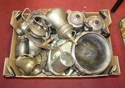 Lot 259 - A collection of metalware, to include silver...