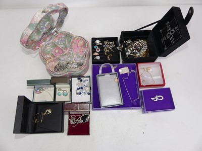 Lot 365 - A collection of costume jewellery to include...