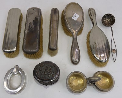 Lot 375 - A collection of metalwares to include a...