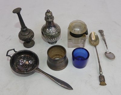 Lot 385 - A collection of mixed metalwares to include a...