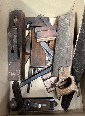 Lot 634 - A collection of vintage woodworking tools, to...