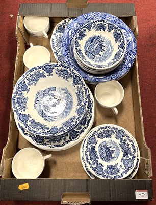 Lot 625 - A collection of blue and white transfer...