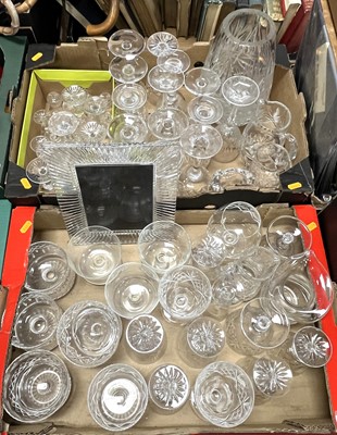 Lot 600 - A collection of glassware, to include cut...