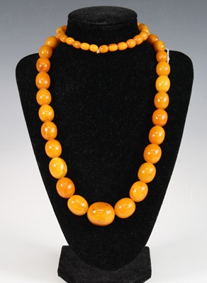 Lot 422 - A faux butterscotch amber necklace, arranged...