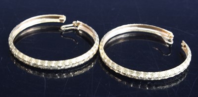 Lot 435 - A pair of modern 9ct gold hoop earrings, 4.9g,...