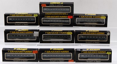 Lot 512 - 10 N Gauge Graham Farish BR Mark 2 blue and...