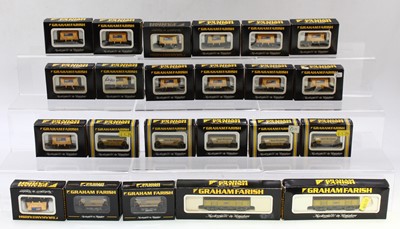 Lot 527 - A collection of N Gauge Graham Farish wagons:...