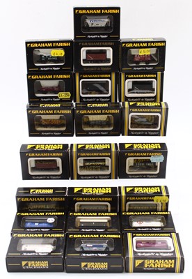 Lot 530 - 22 N Gauge Graham Farish various wagons,...