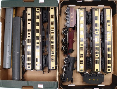 Lot 253 - Two trays containing 0-gauge Lima items: One...