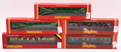 Lot 571 - 5 Hornby 00 gauge coaches, including one BR...