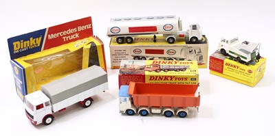 Lot 1317 - A Dinky Toys group of four boxed diecast...