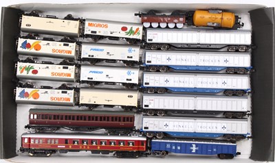 Lot 578 - A small tray containing unboxed N gauge mostly...