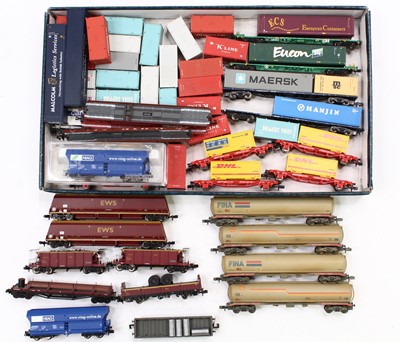 Lot 579 - A small collection of N gauge container wagons...