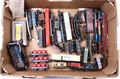 Lot 595 - Approx 30x 00 gauge Hornby and Triang wagons,...