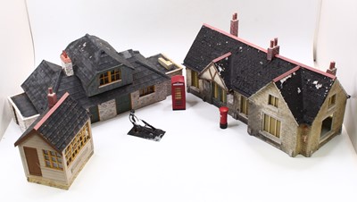 Lot 294 - A collection of gauge 1 buildings and track,...