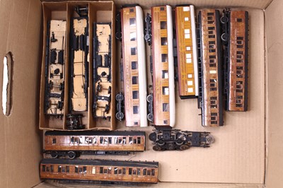 Lot 519 - 3x sets of 00 gauge teak articulated coaches,...