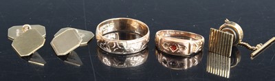 Lot 343 - An assortment of 9ct gold jewellery, to...