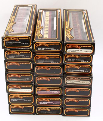 Lot 414 - Mainline coaches, all boxed – 13 assorted...