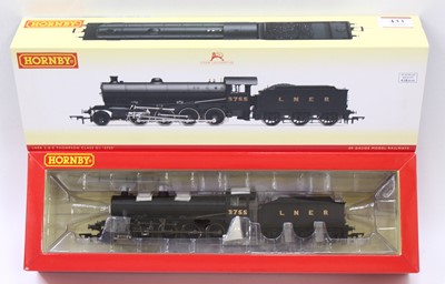 Lot 433 - R3088 Hornby loco & tender 2-8-0 Thompson...