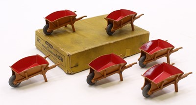 Lot 1359 - Dinky Toys trade box No. 105B / 382...