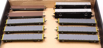 Lot 671 - A collection of modern issue 00 gauge wagons...