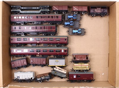 Lot 675 - A collection of 00 gauge BR wagons and coaches,...