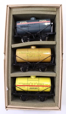 Lot 190 - ACE Trains 0 gauge coarse scale tanker set,...