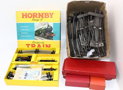 Lot 273 - 1957-65 Hornby 0-gauge clockwork tank goods...