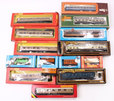 Lot 649 - Ten assorted coaches, various makes & liveries...