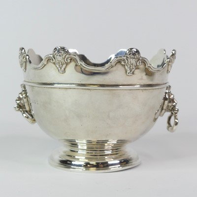 Lot 292 - A George V silver bowl, having a shaped rim...