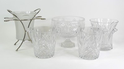 Lot 169 - A collection of glassware, to include a pair...