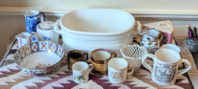 Lot 1011 - A collection of Victorian and later pottery to...