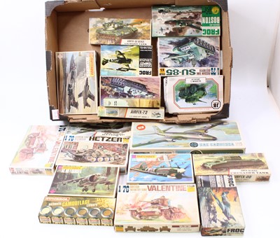 Lot 2089 - A tray containing Airfix/Matchbox and other...