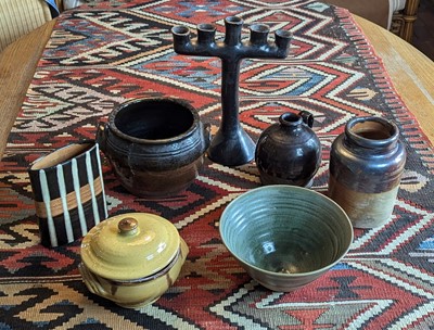 Lot 1012 - A collection of mixed ceramics, to include a...