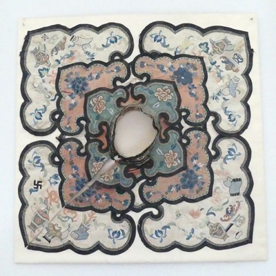 Lot 1121 - An early 20th century Chinese embroidered...