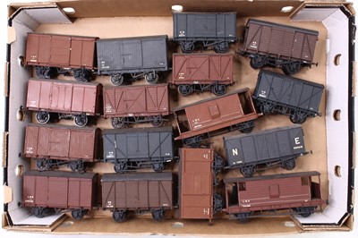 Lot 278 - Tray containing 16 kit built goods wagons: 14...